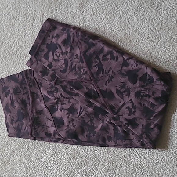 Like New! In Movement Tight - Picture 6 of 6